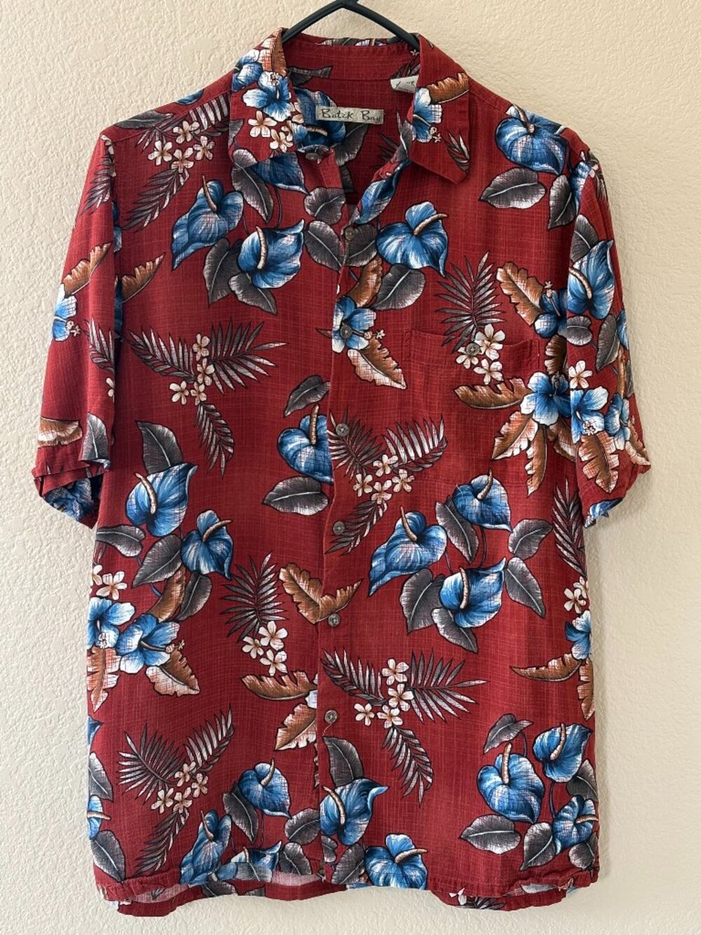 Batik Bay Hawaiian Shirt Mens M Red Floral Tropical Rayon Button Up Short Sleeve
